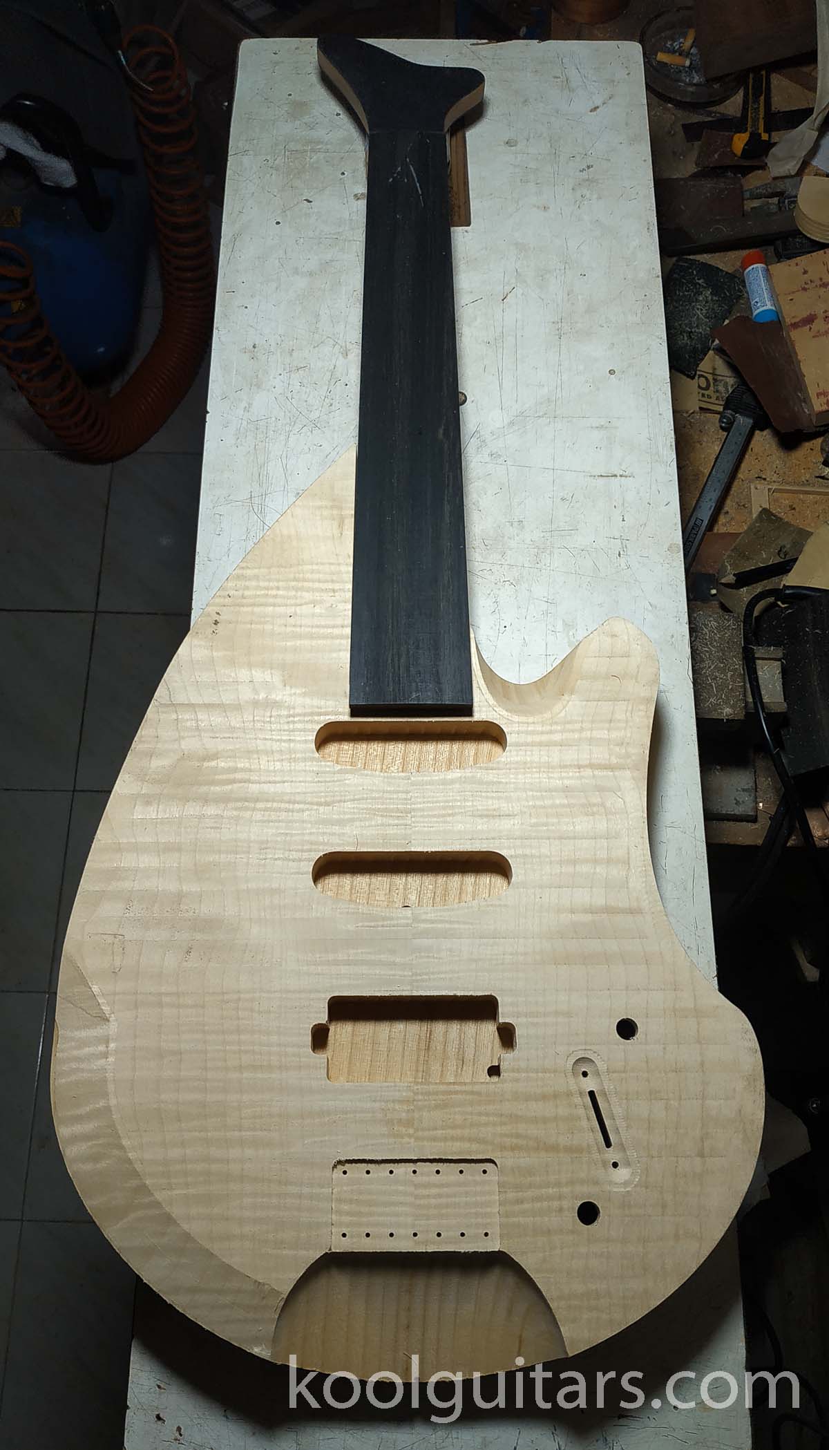 Electric OUD 7 steel strings, Mahogany neck, ebony fretboard