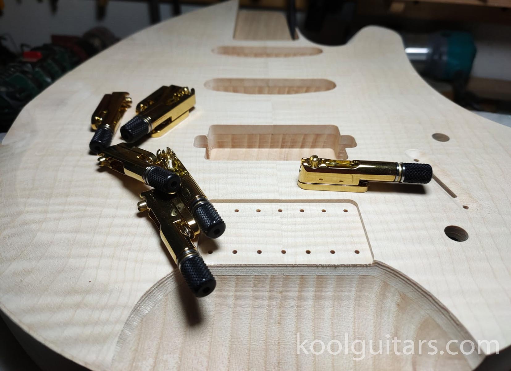 Electric OUD 7 steel strings,headless hardware