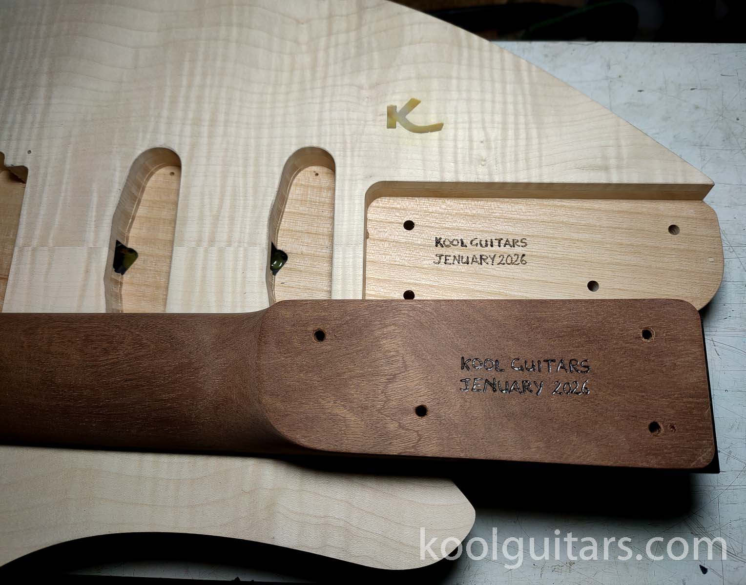 Electric OUD 7 steel strings,headless hardware, fretlessguitar by KOOL Guitars