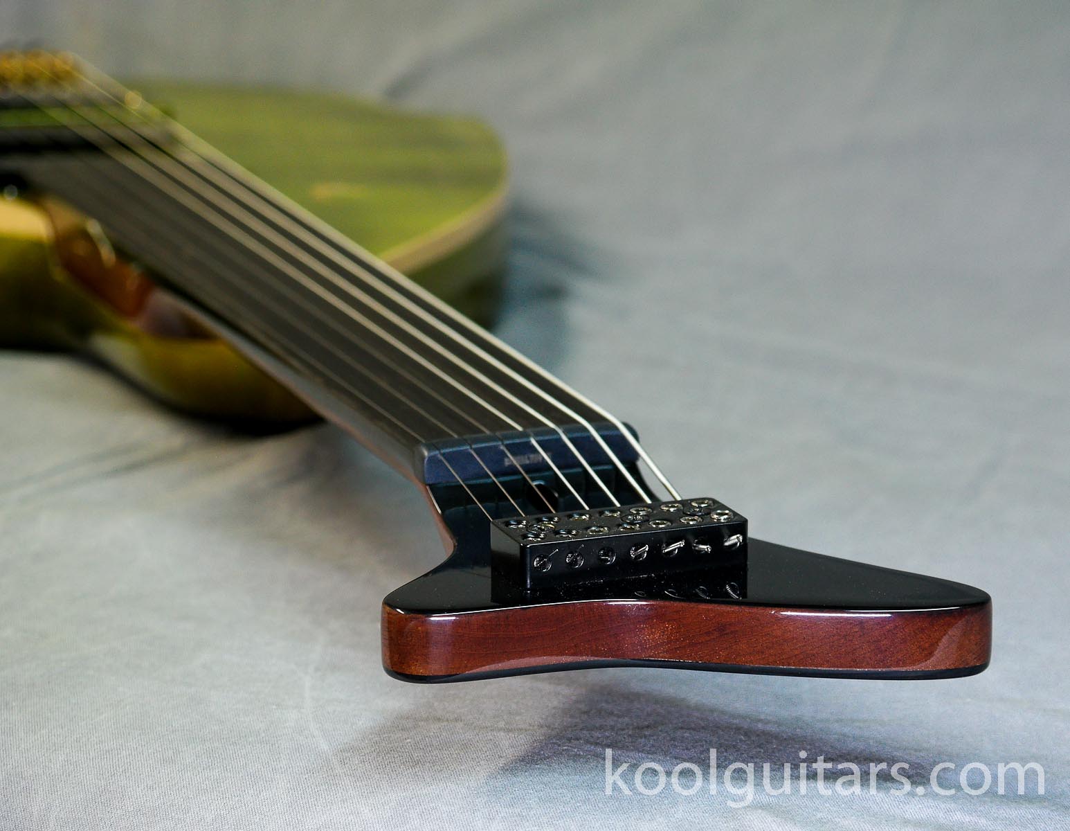 Electric OUD 7 steel strings,headless hardware, fretlessguitar by KOOL Guitars