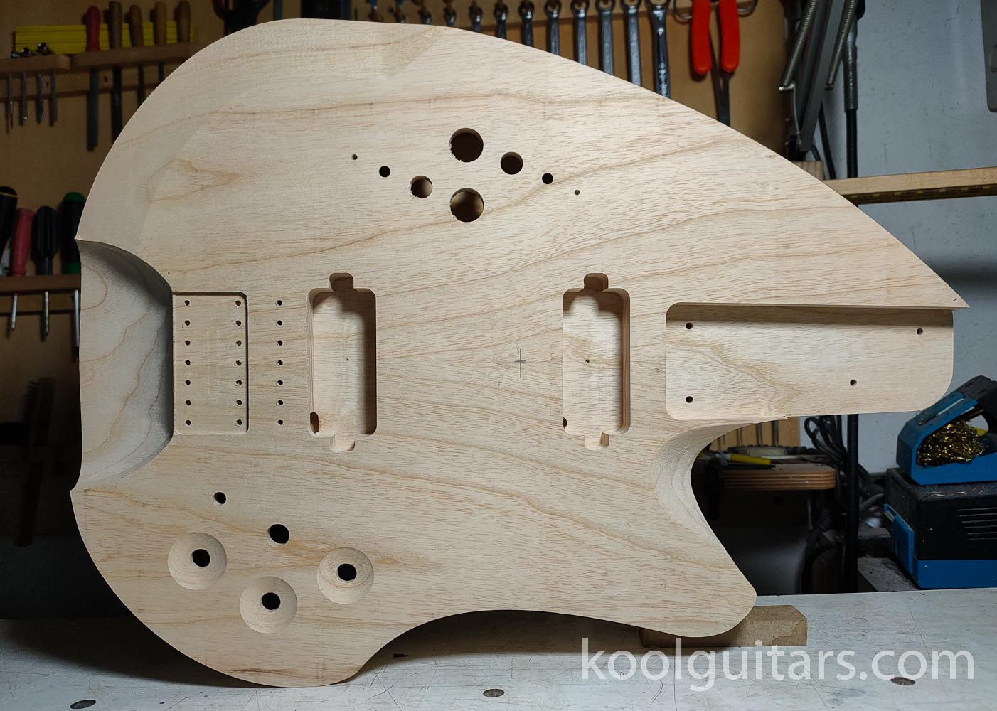 Electric oud,  koolguitars, 7 corde, fretless guitar